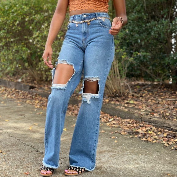 Distressed vintage Mom Jeans - Picture 2 of 5